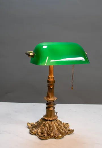 Traditional Banker's Lamp