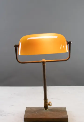 Traditional Banker's Lamp