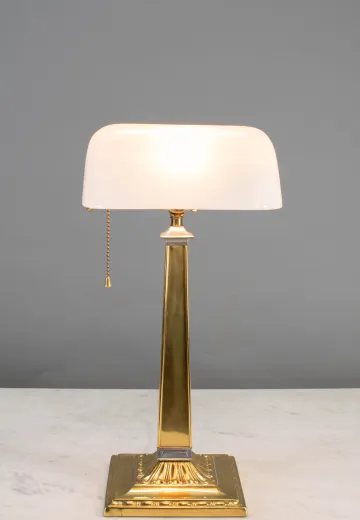 Traditional Banker's Lamp