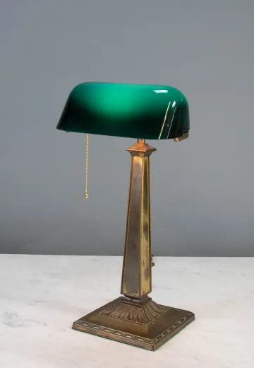 Traditional Banker's Lamp