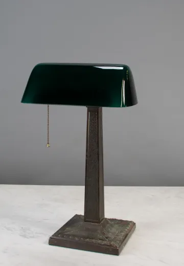Traditional Banker's Lamp
