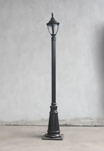 Residential Lamp Post (6' Post + Head)