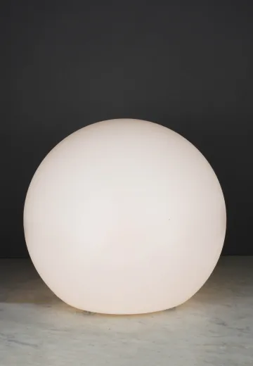 18" Globe Landscape Light