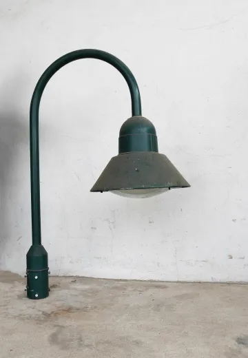 Green Curved Arm Lamp Post Head