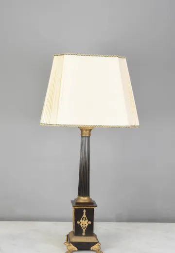 Footed Black Traditional Table Lamp