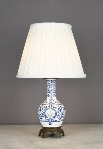 Metal Footed Traditional White & Blue Painted Ceramic Table Lamp
