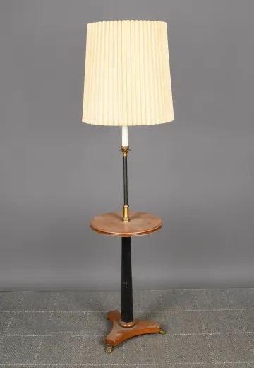 Black Wooden Table Lamp w/Round Table