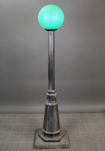 Municipal Precinct Lamp Post w/Green Globe